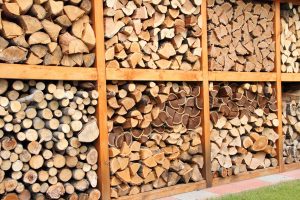 Drewno do palenia w kominku Warszawa drewno kominkowe Nadarzyn drewno kominkowe z transportem
